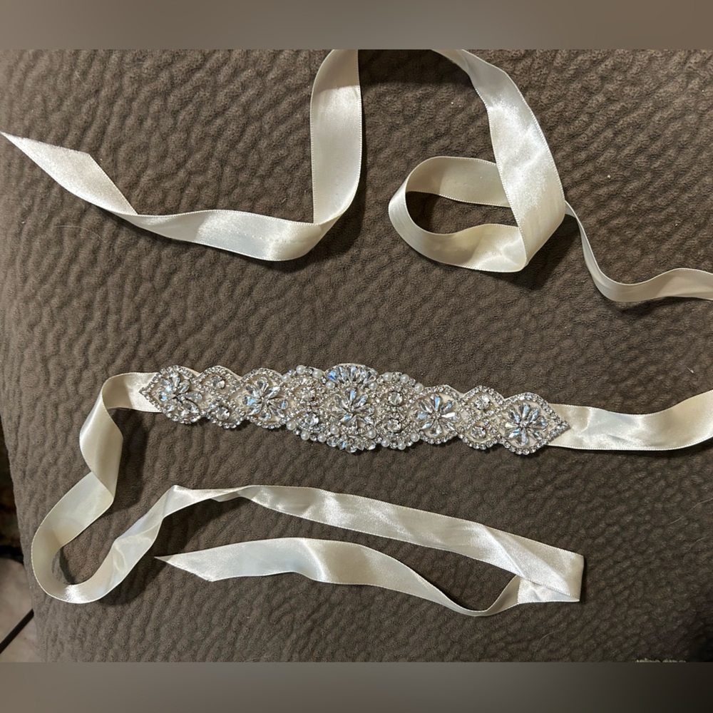 Elegant Cream and Silver Beaded Sash